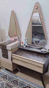 ميز تواليت • نظيف جدا • عرض متر وربع