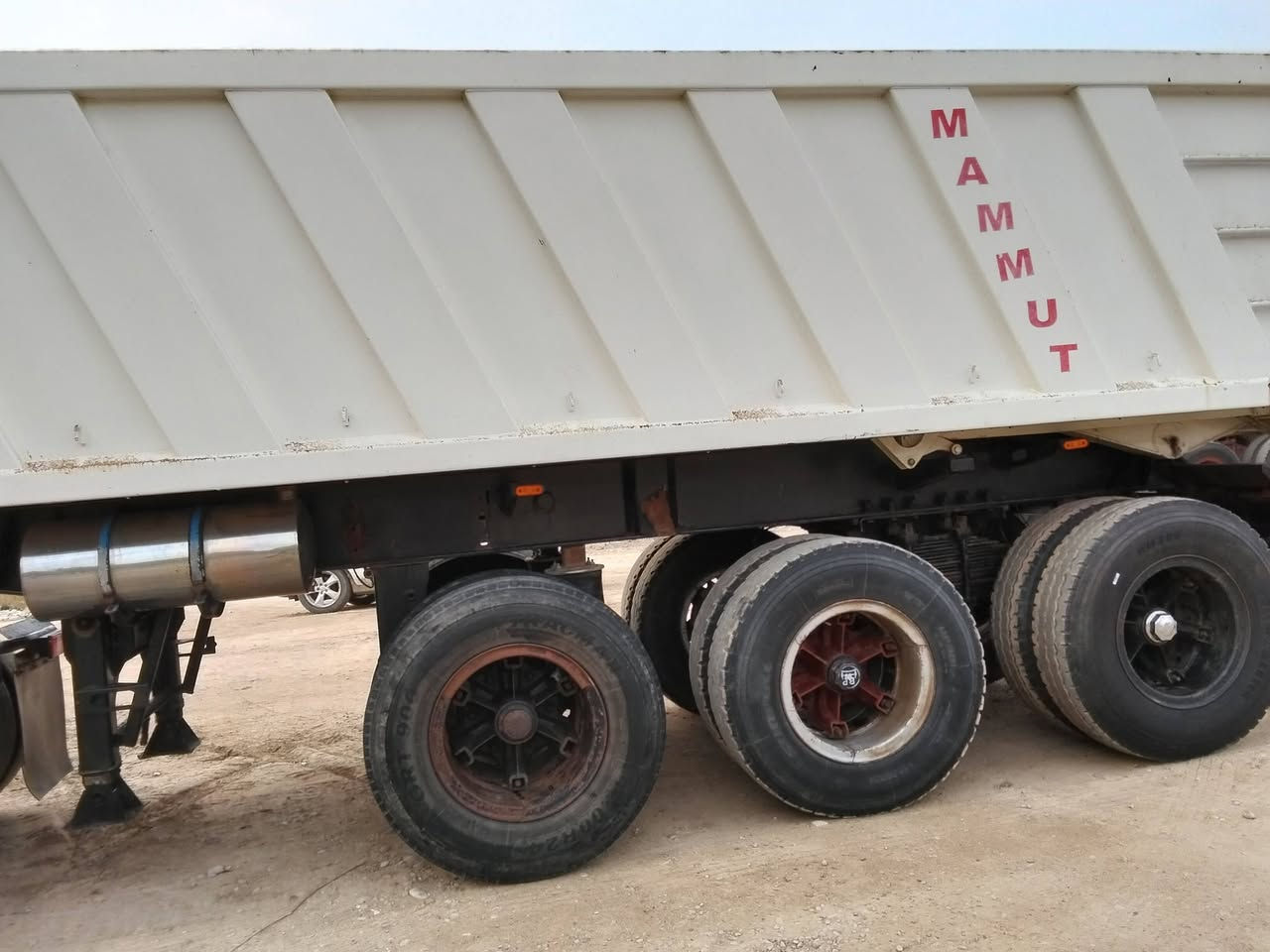 سلام عليكم 
للبيع ماموت أماراتيه موديل 2012 تخم تاير  
العنوان بغداد للاستفسار اتصل ***********
