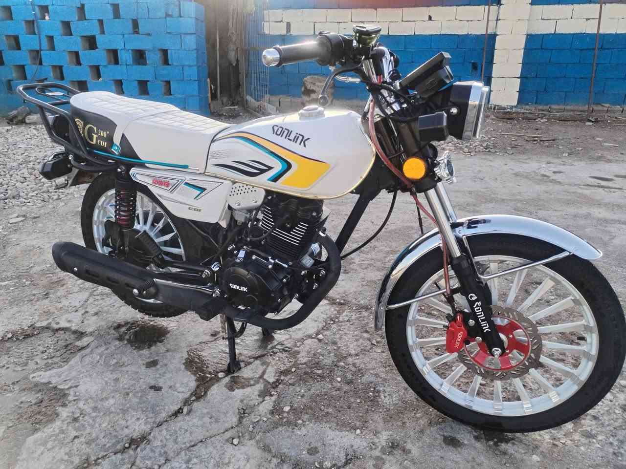 سيفان 5 كير موديل 2025
دراجة اخت زيرو مستخدمه شي قليل
كله شغال كفالة !
محرك 200 cc
المكان واسط صويرة
السعر اتصل ودلل
***********
