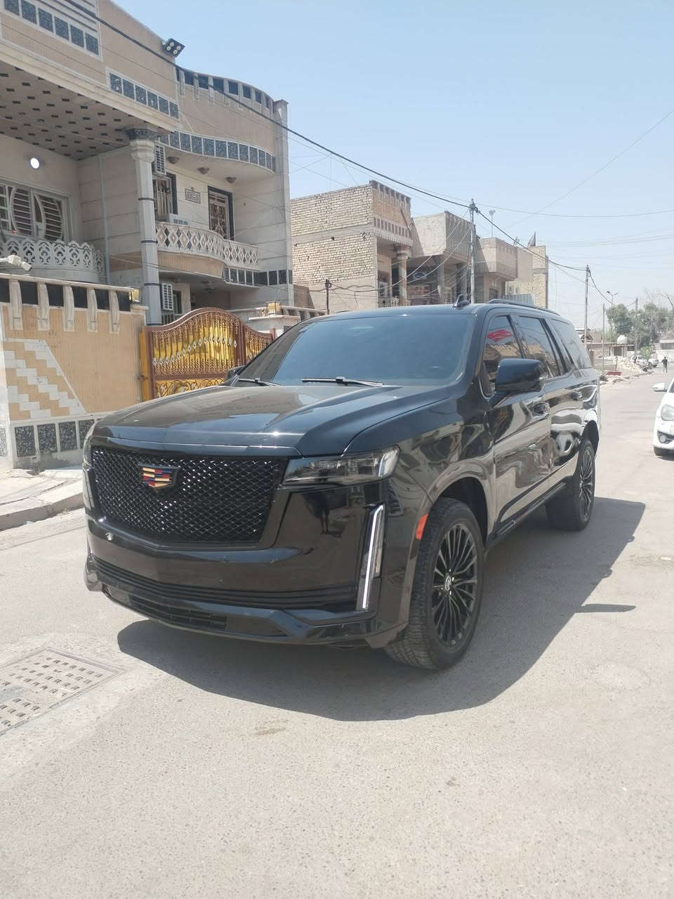 السلام عليكم للبيع كديلاك اسكاليد 2022 وراد امريكي حادثه جاملغ وبنيد بدون شاصي  ماشيه 51    رقم بغداد  السعر 550 وبيه مجال ***********
