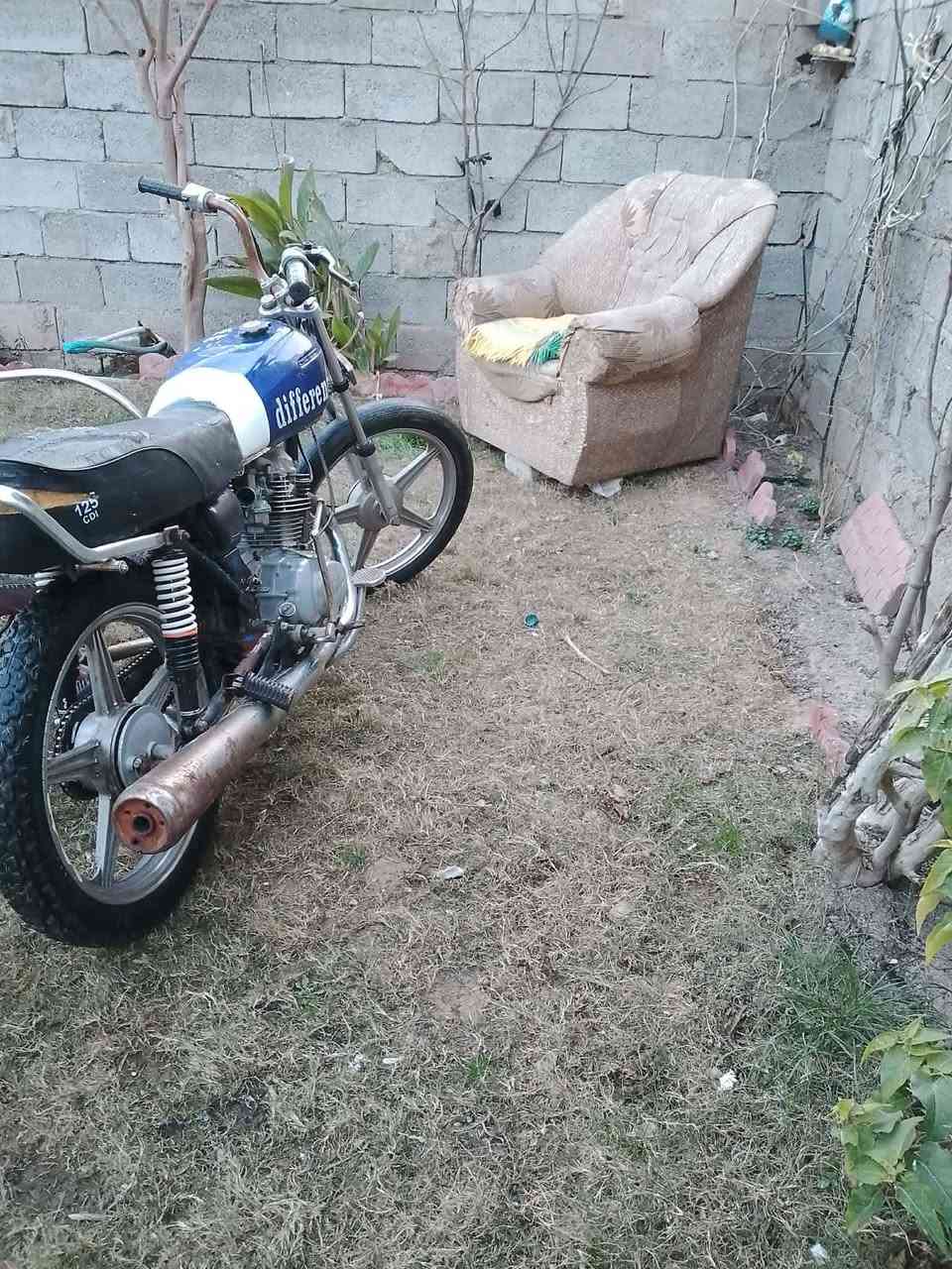 دراجه للبيع 2017 هندر واحد تشتغل محرك بل شرط سعر 210الف ميتين وعشره وبيهه مجال الطيبين رقم ***********
