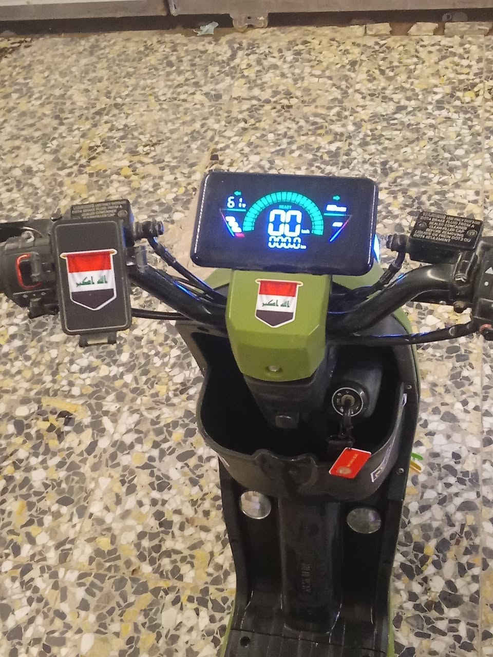 سلام عليكم للبيع أر 9 سعر خاص
مواصفات إشارة يمنة ويسرة
ودبل إشارة
دسك امامي وخلفي
ضوء عالي ناصي 
السرعة جذبي 109
الحقيقي 70
والوان حلوة                       والون الدراجة حلو
دراجة واحد على واحد.               زيتوني
والعلم بطاريات جدد عدد 5
هورن عالي 
للاستفادة رقمي ***********
مكاني حلة
