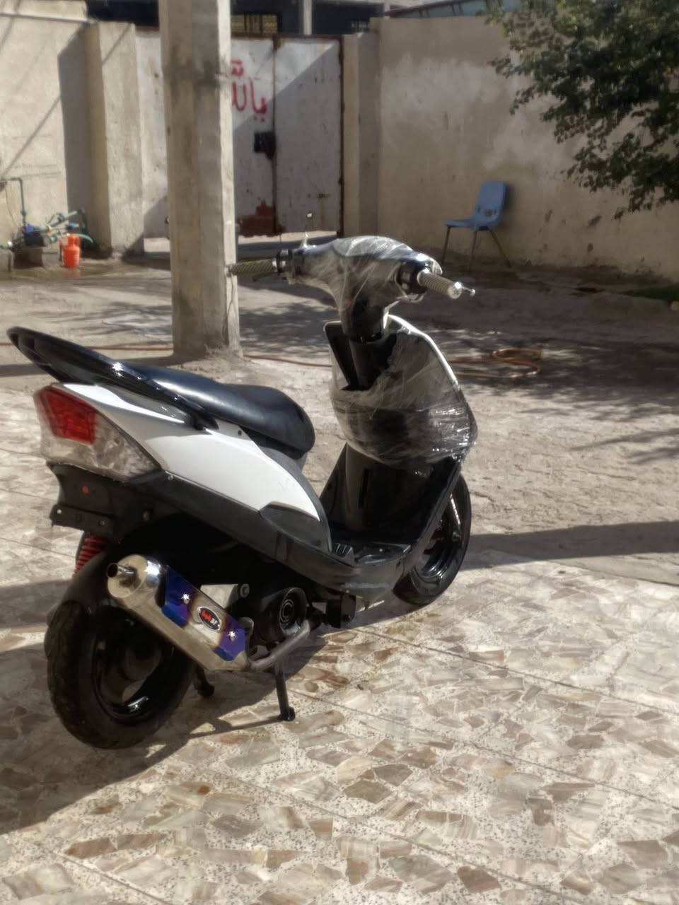 السلام عليكم دراجه ماكس عدله ختم واحد الكفرات المكينه مفتوحه مره وحده مبدله ولفات الدارجه جاهزه عله آخر شي عينه كهربائيات من الطول لطول برغي ما نقصه عداد السرعه مالت البانزين كلهن شغلات كزوز رياضي برغي واحد ما نقصه السعر 575 وبيه مجال لشراي مكاني بصره كرمه علي ابو اصخير *********** وبخدمه الشراي 💟🤍
