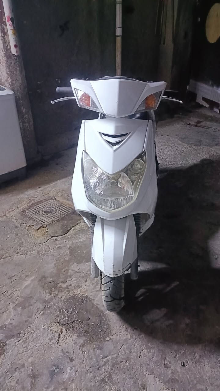 سلام عليكم للبيع سكنس فحل نوزل الدراجة شخالة سلف بس القايش مقطوع *********** السعر 350 أو بيها مجال
