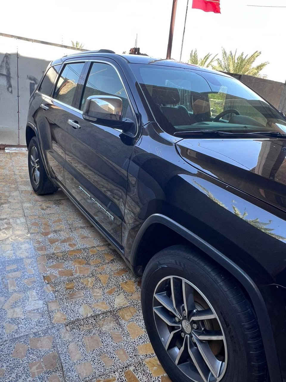 جيب شيروكي2017 لمتدد
فول مواصفات فقط فتحه ماكو 
 حادث بنيد فقد 
السياره بأسمي 
السعر ٢٠٠ورقه واكو مجال 
*********** الاتصال او المراسله خاص
