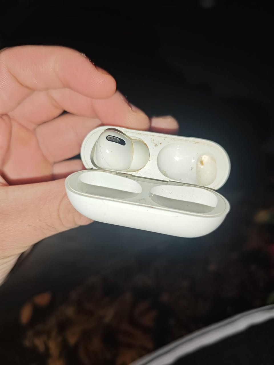 للبيع قطع غيار أصلية لسماعة أبل ايربودز برو الجيل الأول (موديل 2019):
✅ الفردة اليمين (Right Side): نظيفة جداً، صوتها نقي، والبطارية ممتازة وتكفي لساعات.
✅ علبة الشحن (Charging Case): أصلية، تدعم الشحن السلكي واللاسلكي، وبحالة فنية ممتازة.
المواصفات:
الموديل: AirPods Pro 1st Gen (2019).
الحالة: مستعملة بنظافة عالية، شغالة تماماً وبدون أي مشاكل تقنية.
سبب البيع: فقدان الفردة اليسار (اليسرى).
السعر: [ 120,000 دينار] (قابل للتفاوض البسيط للجادين).
العنوان:اربيل
للتواصل: [*********** أو المراسلة خاص]
