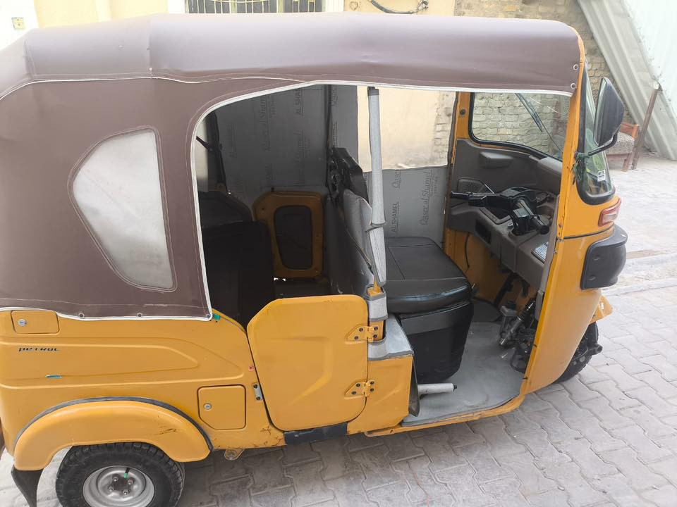 سلام عليكم خوان تكتك مكينه مكفوله بيهه ضربه بل غود ثنينهن مرجعات بارد والبيبان مصبوغات فقط تكتك خير من الله سعر 8مليون وبيهه مجال الشراي ‪0776 157 2248‬
