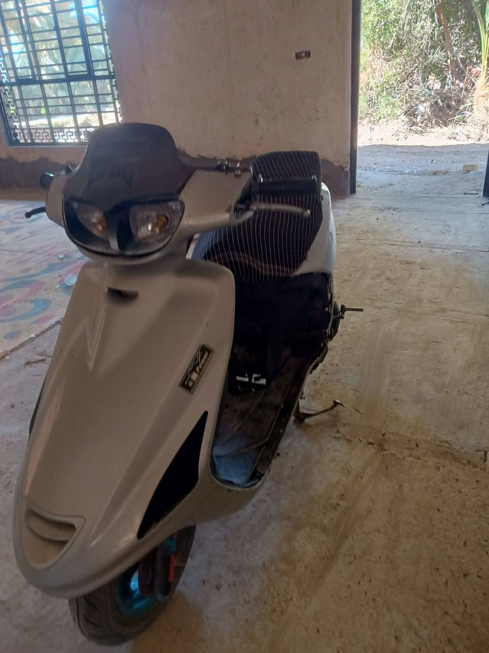 السلام عليكم دراجه فراشه فحل مفتوحه  الدراجه شلعه ومعدل ب250وبيه مجال قليل المكان شاميه ناحيه الصلاحيه رقمي هاذه ‏‪***********‬‏
