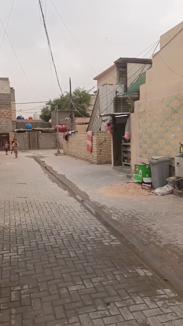 السلام عليكم دار البيع بقطاع صفر خدمات كاملة غرفه فوق سقف سندويش مساحت البيت 90 نزال 18 الواجهية 5)صافي سعر 52 وبي مجال ستفسار رقم الهاتف ***********
