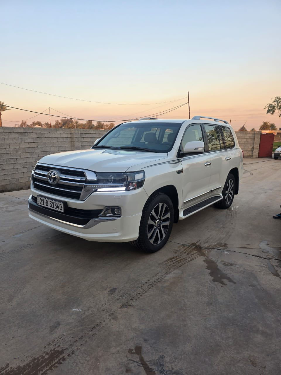 السلام عليكم للبيع لاندكروز موديل 2019ساز كراند تورنك فول موصفات مكفوله من الصبغ والتبديل والبارد ماشيه 88 رقم اسليمانيه بأسمي السعر 540 مكان بغداد بسمايه    الهاتف ***********
