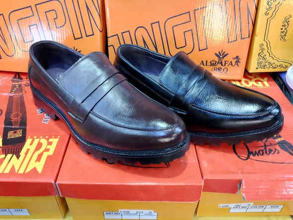 حذاء جلد طبي رجالي القياس 41 42 43 44 45 السعر ١٠ العنوان قشله صوب الصغير رب الصالونات مجمع عباس  البناوي رقم الموبايل *********** يوجد لدينا خدمه توصيل
