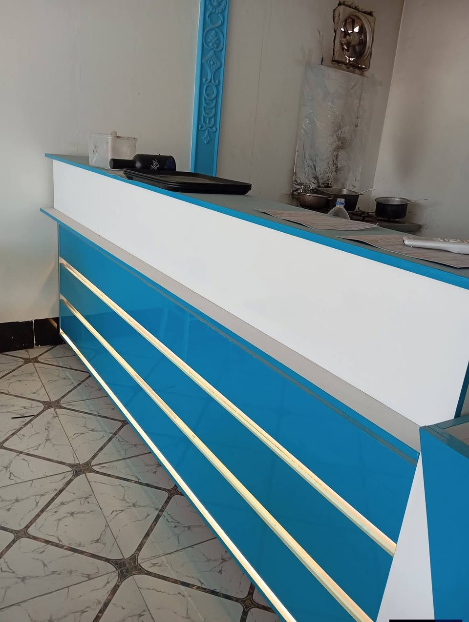 سلام عليكم
ميز للبيع طول ٢٩٠ سم.  شغل درجه اولى ( هايلاكس).    استخدام شهرين فقط بعد جديد مكانه طويريج.  

***********
