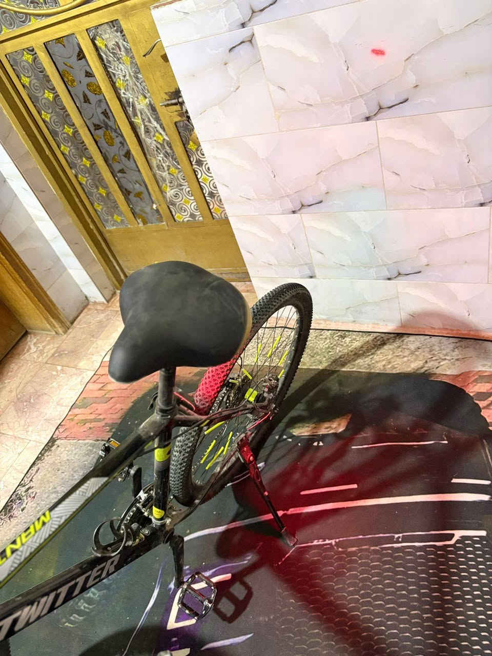 السلام عليكم🌹
للبيع فقط 

بايسكل رود 🚴

ماركة تريك TWITTER

لشه مضلعه

معدن فول المنيوم ماشه كاربون

خفيف جدا وسريع ✈

جاهز اي عطل مابي👍🏻

كله مختم بونتريكر 

حجم 29 /LX

كمبليونه امامي و خلفي 

سستم شيمانو تياكره   

امامي 3 خلفي 8 نمر 

السعر 480

العنوان :🏭
بغداد مدينه الصدر قطاع 9
 
نعتذر عن المراوس🚲

الرقم للتواصل /***********
