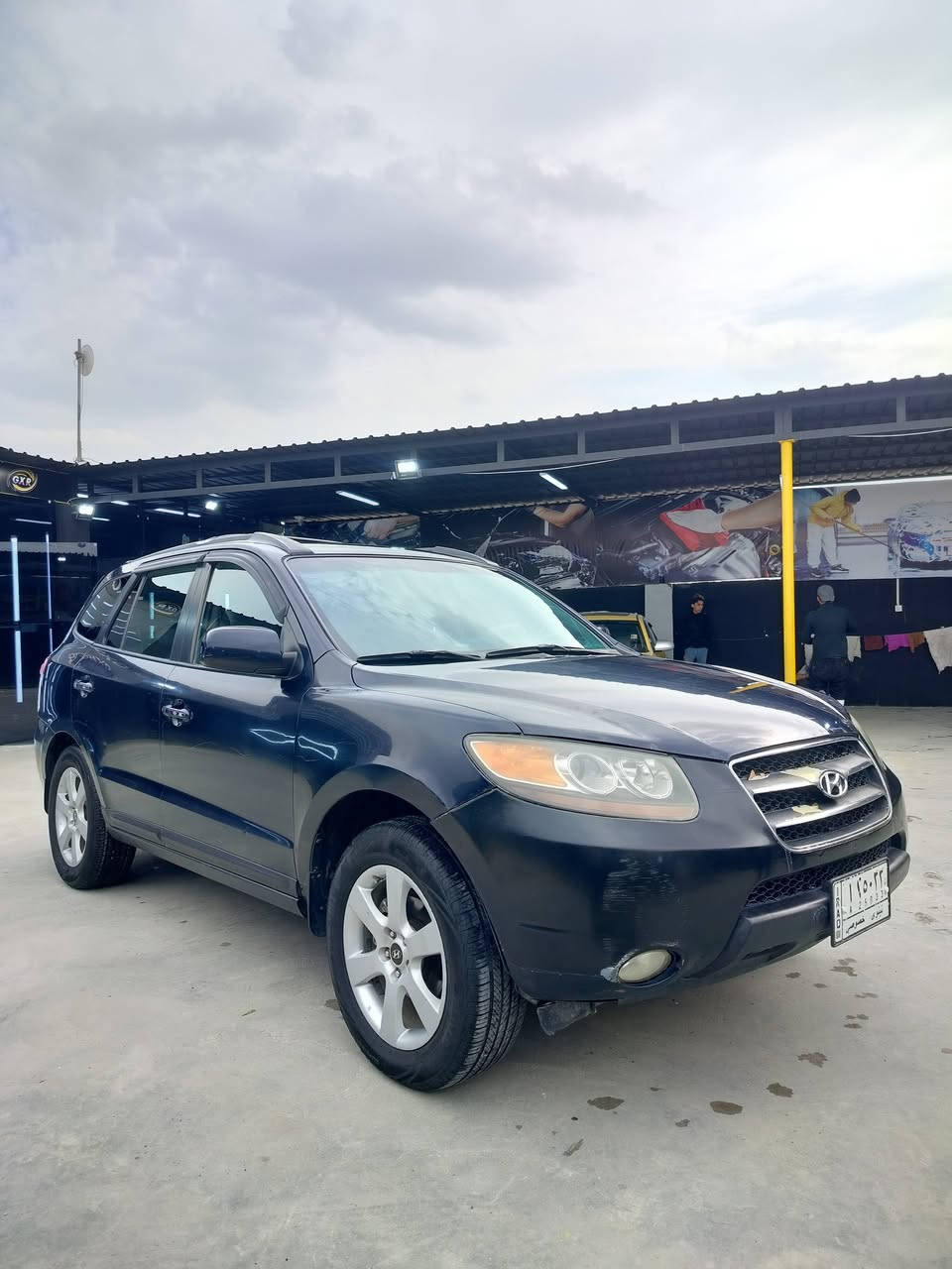 للبيع أو مراوس
هيونداي سنتافي موديل 2009 وارد أمريكي 🇺🇲 
ماشيه 164 ألف 
محرك 6 سلندر حجم 3300  
كير أوتوماتيك شرط المحرك والكير 
رقم نينوى الماني رقم وهزه وسنويه جديد پأسمي شرط التحويل 
🚫 السياره بدون حادث او ضرر بدون تقحيل بيها فقط مكان بارد فقط يعوزها فقط بوليش 
مواصفات نص فول 
سلايت 
تحكمات ستيرن 
كشنات هيتر 
داخل اسود صاج 
سستم سماعات انفنتي
قطعتين تبريد 
تبريد لمس 
سياره جديده وجاهزة من كلشي شرط دينار ما تصرف عليها 
موصل الايسر 
***********
***********
ملاحظة الرقم الكورك بيه واتساب 🟩 
يوجد بيع وشراء السيارات المتضررة والجديدة داخل هذه الصفحه
