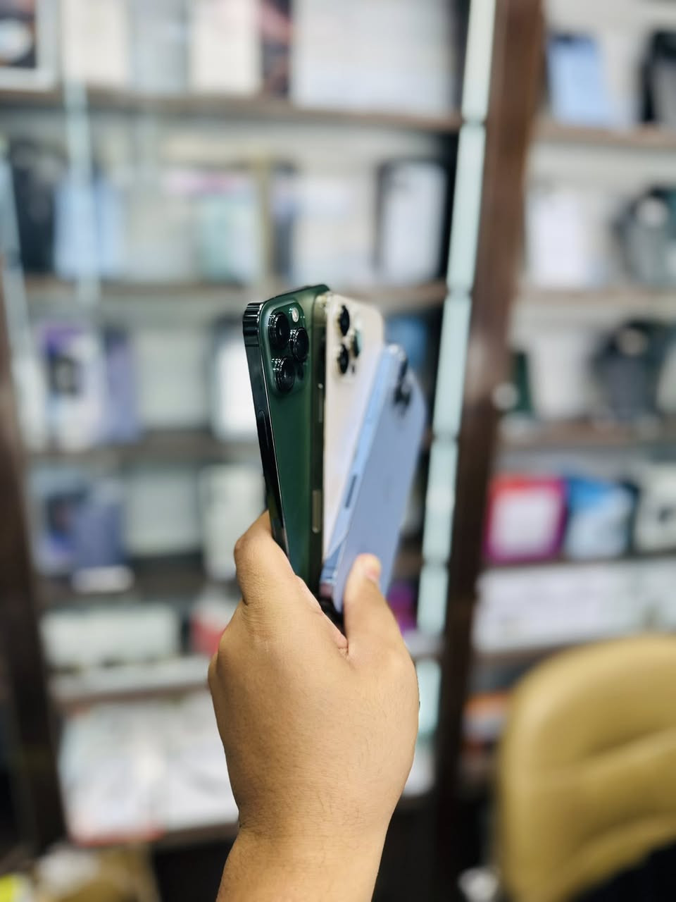 وصول بضاعة جديدة من ايفون 13 برو ماكس بطاريات من 80 إلى 88 ‎%‎ جميع الألوان وجميع الأجهزة كفاله غير داخله اي صيانه وتر بروف نظافة 100‎%‎ الأسعر تنافسية 
_______________________________
Your iPhone Store | متجرك للآيفون 📱
✨ أحدث أجهزة الآيفون (جديد ومستخدم نظيف)
✅ ضمان حقيقي وفحص دقيق
  {توصيل لكافة المحافظات]
ملاحظة / يوجد بيع على الاقصاد المريح لحاملي بطاقة ماستر كارد 
العنوان / الديوانية _ قضاء البدير
👇 للطلب والاستفسار تواصل معنا دايركت
واتساب - ***********
