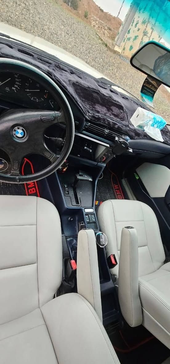 سلام عليكم ورحمة الله من رخصت الادمن بي ام 525 اصل بدون ضرر السياره فول توماتيك سلايت جمات كهرب داخل اوف ويت جلد السياره احلا من صور كبون بنزين بيها السياره تبريدها ثلج ومتعوب عليها السعر 68 ومجال بيه حك الجيه ***********
