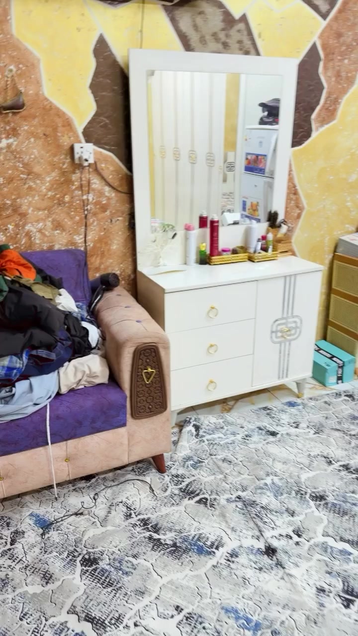 خمس قطع كلش نضيفه ستعمال قليل السعر500 الف العنوان بغداد الرئاسه مال عبيدي ***********
