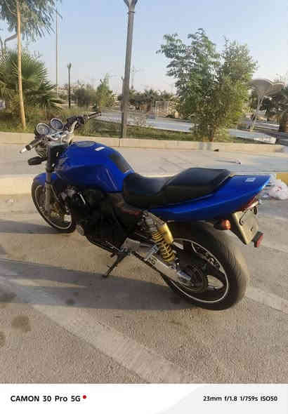 السلام عليكم للبيع فقط سيبي فور جيل الثاني هايبر دراجه مكفوله جاهزه من كلشي اوراق كامله مكان ذي قار سعره 2250 بيه مجال قليل ***********
