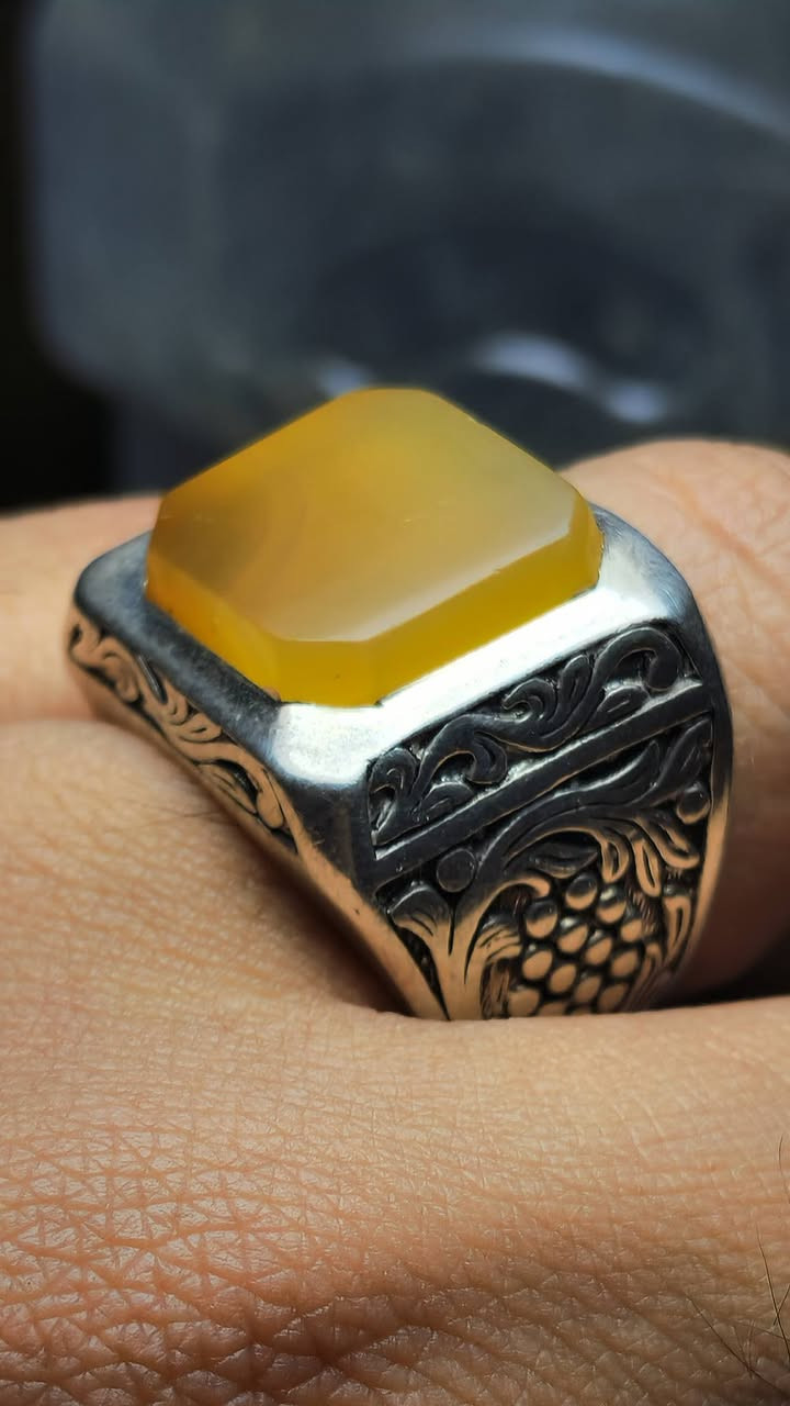 اللهم صل على محمد وآل محمد الطيبين الطاهرين
يماني اصفر حر غير معالج قطع مربع صياغة ثقيلة للبيع السعر على الخاص مكاني بغداد مدينة الصدر رقمي للإتصال*********** يوجد توصيل..
