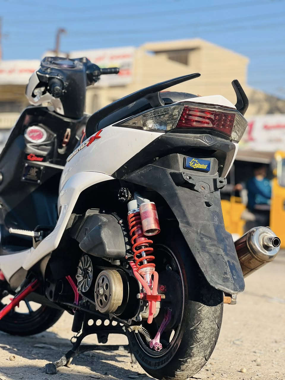 سلام عليكم 🫡 البيع او مراوس سلفر ونج قابل لتفاوض 
سكنس لد  موديل 2018 
مكفولة 
ملغومة تزويد  + ويالة 
كلة اصلي 
متواجد خاص 
واتساب 
رقم ***********  
سعر خاص
