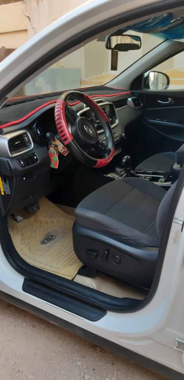 السلام عليكم
سياره كيا سورنتو 
اربعه سلندر  
اربعه وييل
كراسي كهربائيه
٢٠١٦
ماشيه ١١٩
سعرها١٥٥
نظيفه كلش


**إذا كنت صاحب هذا الإعلان وتريد حذفه لأي سبب، رجاءا أرسل رسالة إلى الدعم الفني**