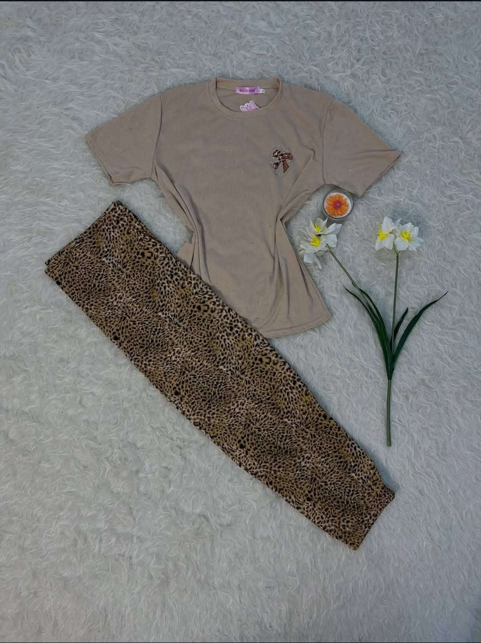 تراك صيفي ترند 2026 القماش فانيلا مسيم ستراس ليكرا قياسات فري سايز السعر 8 آلاف للقطعه والتوصيل 3 آلاف لجميع العراق اخر قطع متوفر للحجز خاص!


**إذا كنت صاحب هذا الإعلان وتريد حذفه لأي سبب، رجاءا أرسل رسالة إلى الدعم الفني**