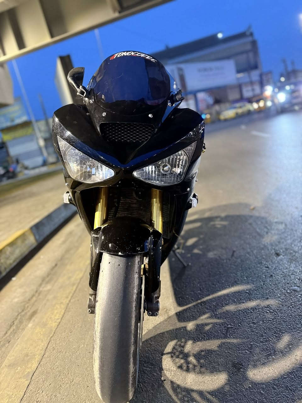 سلام عليكم
كاوسكي 2004
الدراجة مكفولة كفالة عامة ماعدة التانكي مصبوغ اسود للجمالية لا اكثر
الباقي مكفول للاستفسار عنواني مدينة صدر
***********
