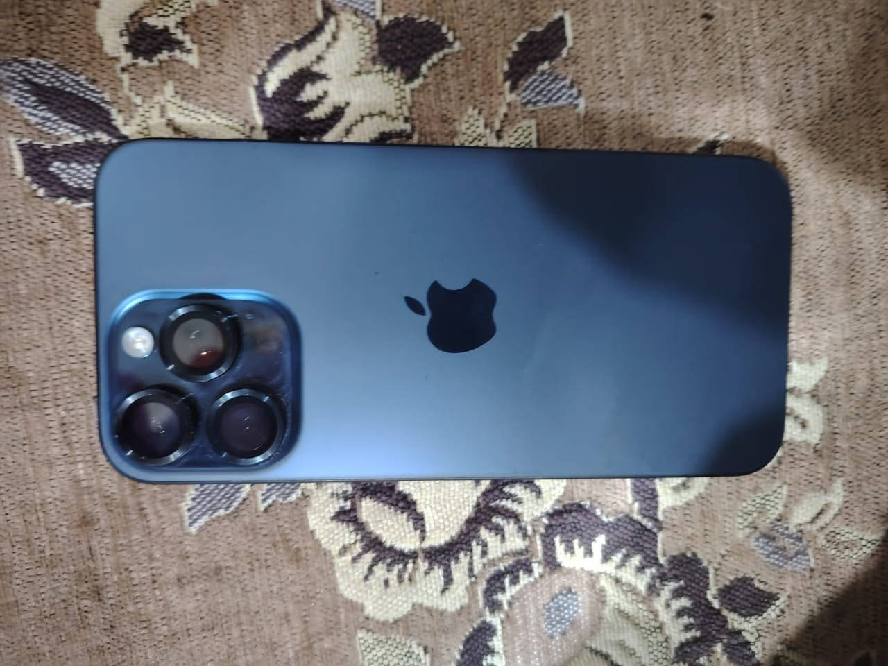 السلام عليكم مبايل آيفون 15 برو ماكس جهاز نضيف وتر بروڤ جهاز ما مفتوح لون اسود كامل ملحقات بطاريه 86 السعر مليون و 100 وبي مجال رقمي *********** مكاني بغداد الشعب
