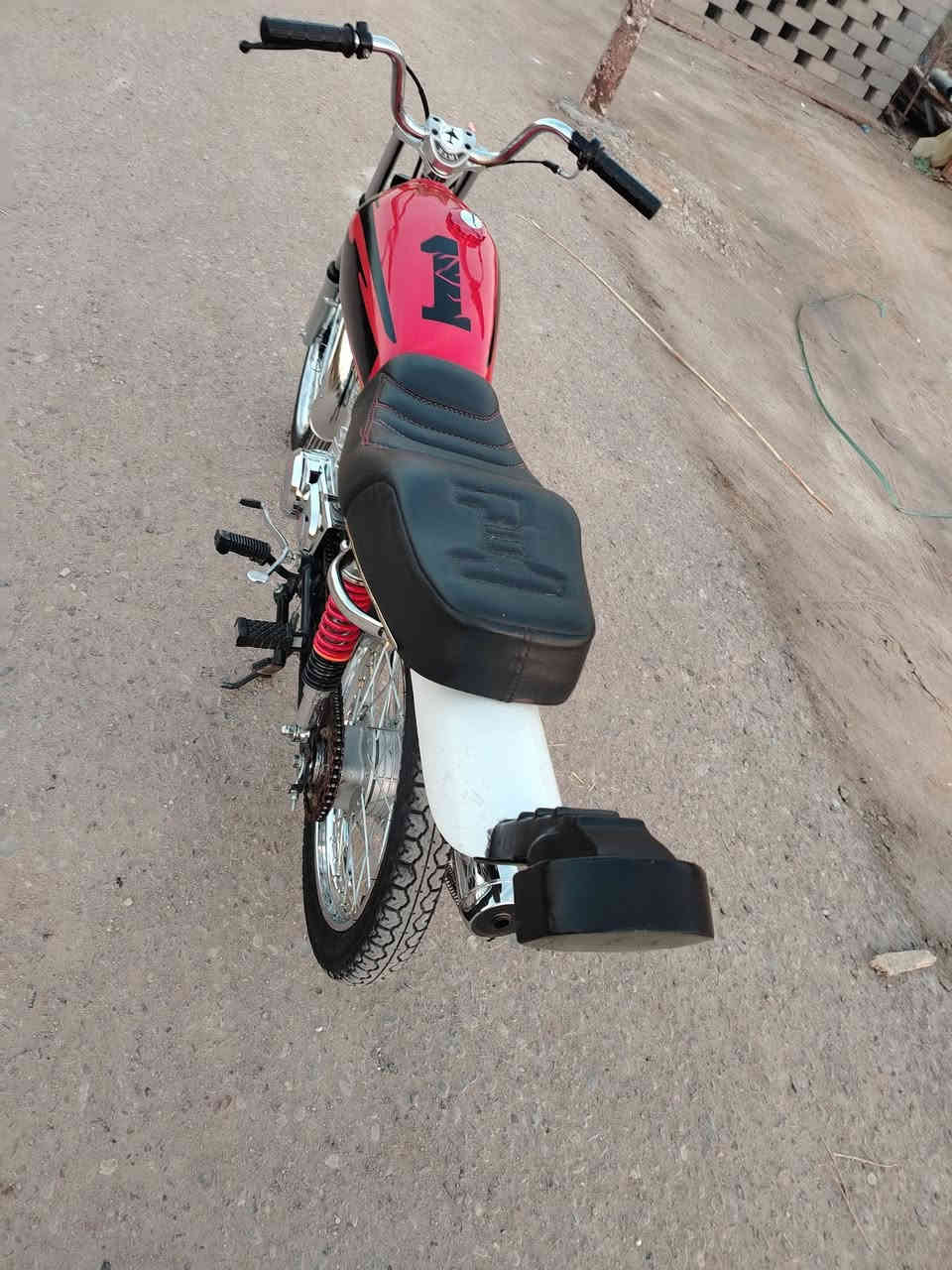 سلام عليكم دراجه تعمير  2025 دراجه جديده وجاهزه من كلشي كهربيات مكينه تيربو  درجه تأخذها ربع ماذب عليها وراق سكنر السعر 850 مكاني البصره قضاء المدينه ام شويج رقم ***********
