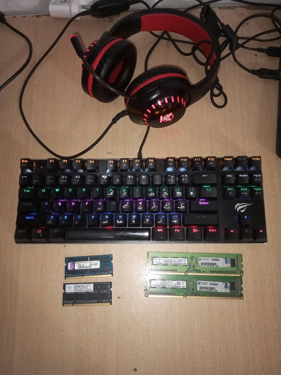 عندي غراض كيبورد ضوئي ميكانيكي RGB شركه زينه
سماعات RGB هم زينات 
رامات لابتوب DDR3 4GB كنج ستون
رمات سستم كيس 4GB 1333hz
عندي كارت RX 550 4GB مني صغير شغال 
ل يريد شلع كلهن احسبهن بنص قيمه 
مكاني نجف


**إذا كنت صاحب هذا الإعلان وتريد حذفه لأي سبب، رجاءا أرسل رسالة إلى الدعم الفني**