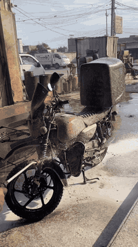 السلام عليكم بوكسر مديل 2023 داخلة 2024  مرقم ماشية 16 الف درجة نضيفة تجي وشوف كهربايات شغلة محرك مامفتوح السعر 2600وبية مجال العنوان فلكة حي نصر (***********)
