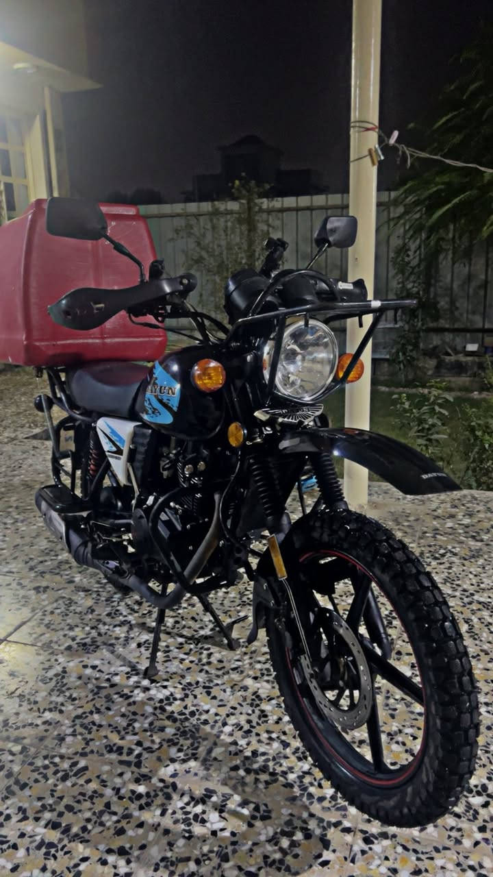 سلام عليكم دراجه دايوان. موديل 23 دراجه نضيفه من كلشي.  بدون اوراق ضايعه بس مكاتبه. بدون صندوق. مكان جسر دياله ***********. سعر 1200
