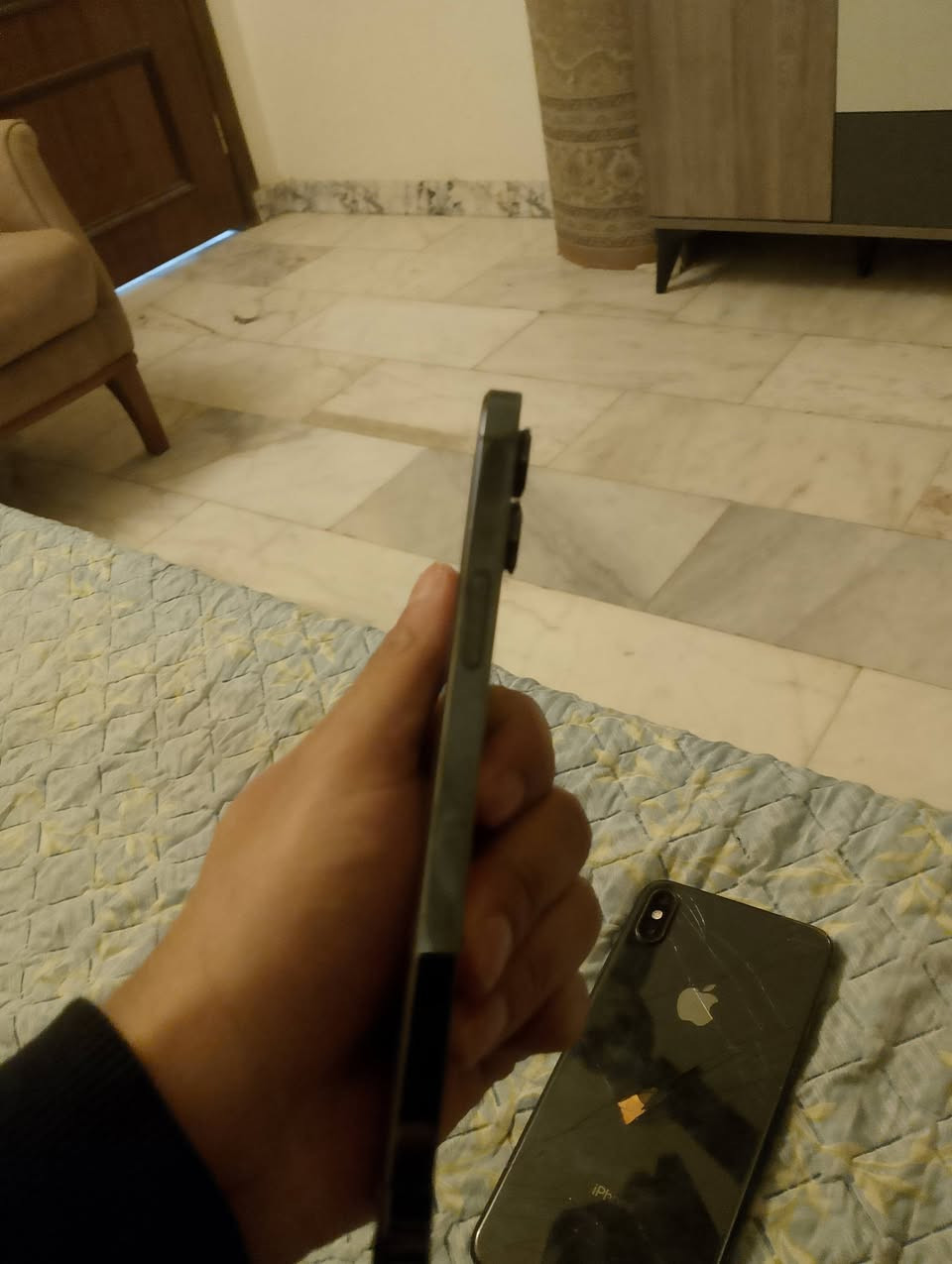 سلام عليكم
ايفون 12 pro max فيس ايدي شغال بطاريه ١٠٠
ايفون X max بطاريته ٩٨
ال 12 يحتاجله شاشه و ظهر
و الاكس ماكس يحتاجله فقط شاشه
للبيع قيم وأخذ أو مراوس باندرويد 
***********
