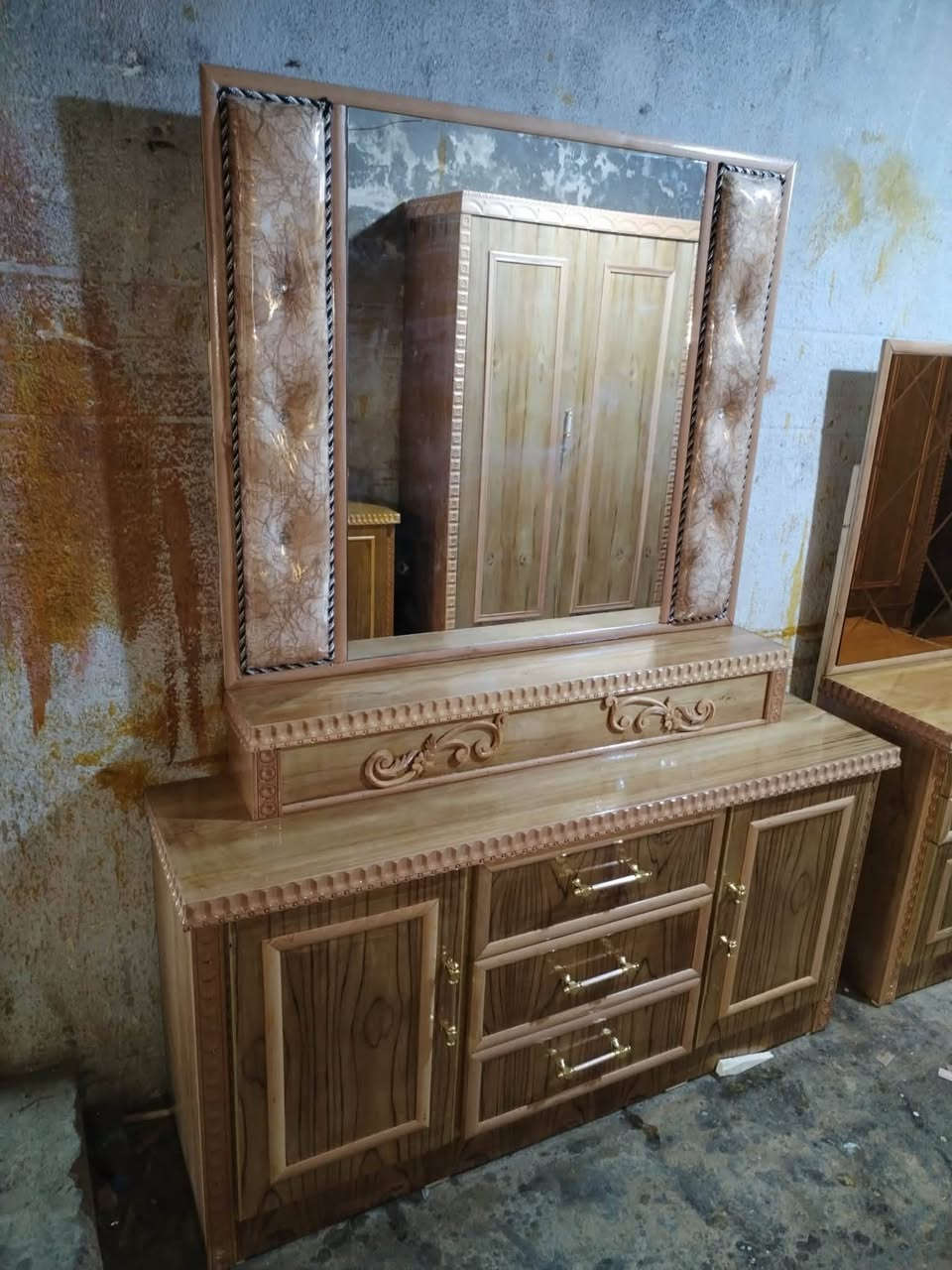 غرفه خمس ابواب ملحق جديده مامستعمله صاج عراقي فصال تركي عرض خاص السعر مليون او ميه قفل بدون معامله عنوان موصل باب جديد قرب نادي الفتوه ***********
