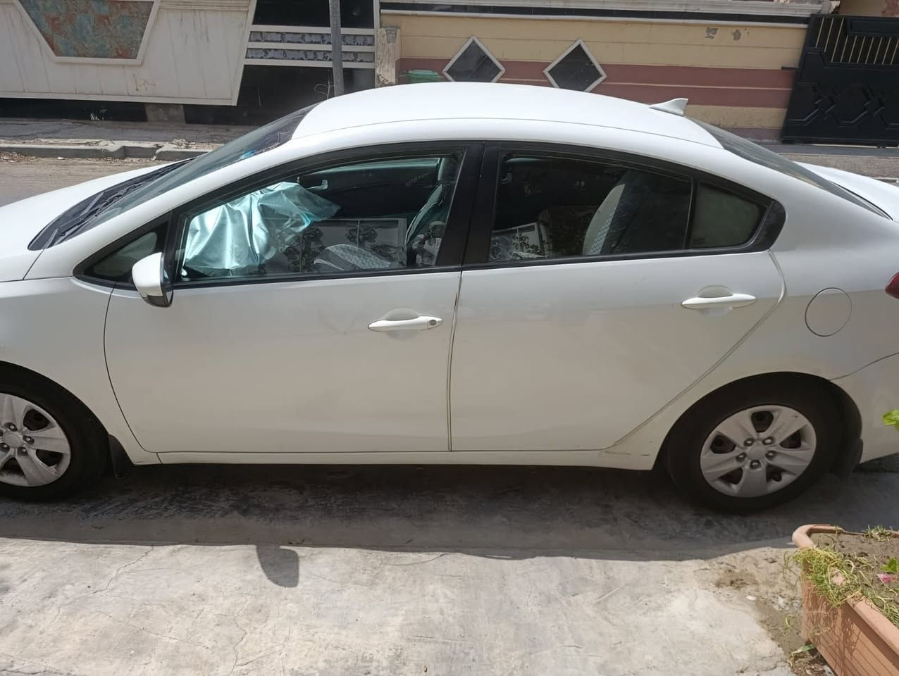 فورتي موديل 2018 سياره جاهزه وحلوه كير مكينه مكفولات رقم أربيل بأسم شركه تحويل مباشر سياره حادثها ناشره ثلاث قطع صبغ فقط والباقي ان شاءالله كله جاهز وجديد مكاني بغداد البياع اي استفسار عل رقم *********** تواصل فقط عل رقم مكلف بل نشر اني 
سعرها 120 وبيه مجال بسيط
