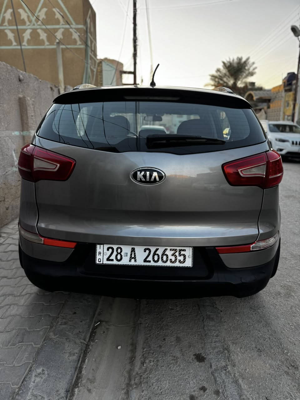 سلام عليكم
للبيع سيارة سبورتج موديل 2013 خليجي 
سيارة بيها قطعتين صبغ الباب الي وره العبري
وقبق الجنطه سيارة محركها 2400
دفع رباعي وهاي صورها كدامكم 
سعرها 135 ورقه وبيها مجال 
***********
