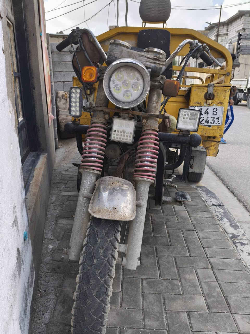 سلام عليكم ستوته مديل 2018 مكان قبله حي شهدء كلشي شغل بيهة سعر مليونين رقم بسمي 
***********
