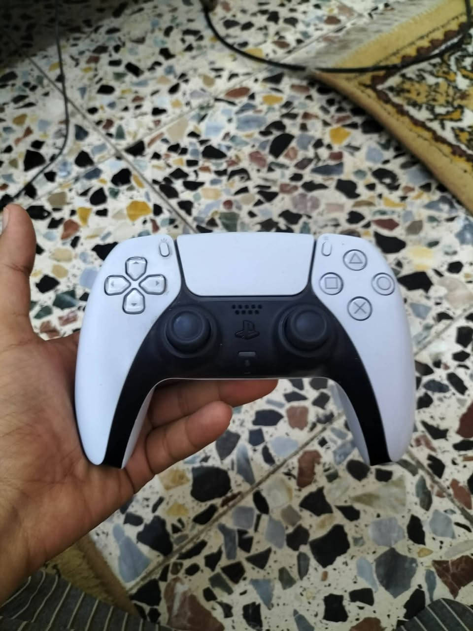 للبيع بلاي ستيشن PS5 Slim
• نظافة 99%
• استخدام منزلي 
• غير مفتوح نهائياً وبختم الشركة
• يعمل بسلاسة تامة بدون أي مشاكل أو حرارة

• كامل الملحقات الأصلية
• اليد الأصلية + جميع الوايرات
• الكارتون موجود وبحالة ممتازة


**إذا كنت صاحب هذا الإعلان وتريد حذفه لأي سبب، رجاءا أرسل رسالة إلى الدعم الفني**