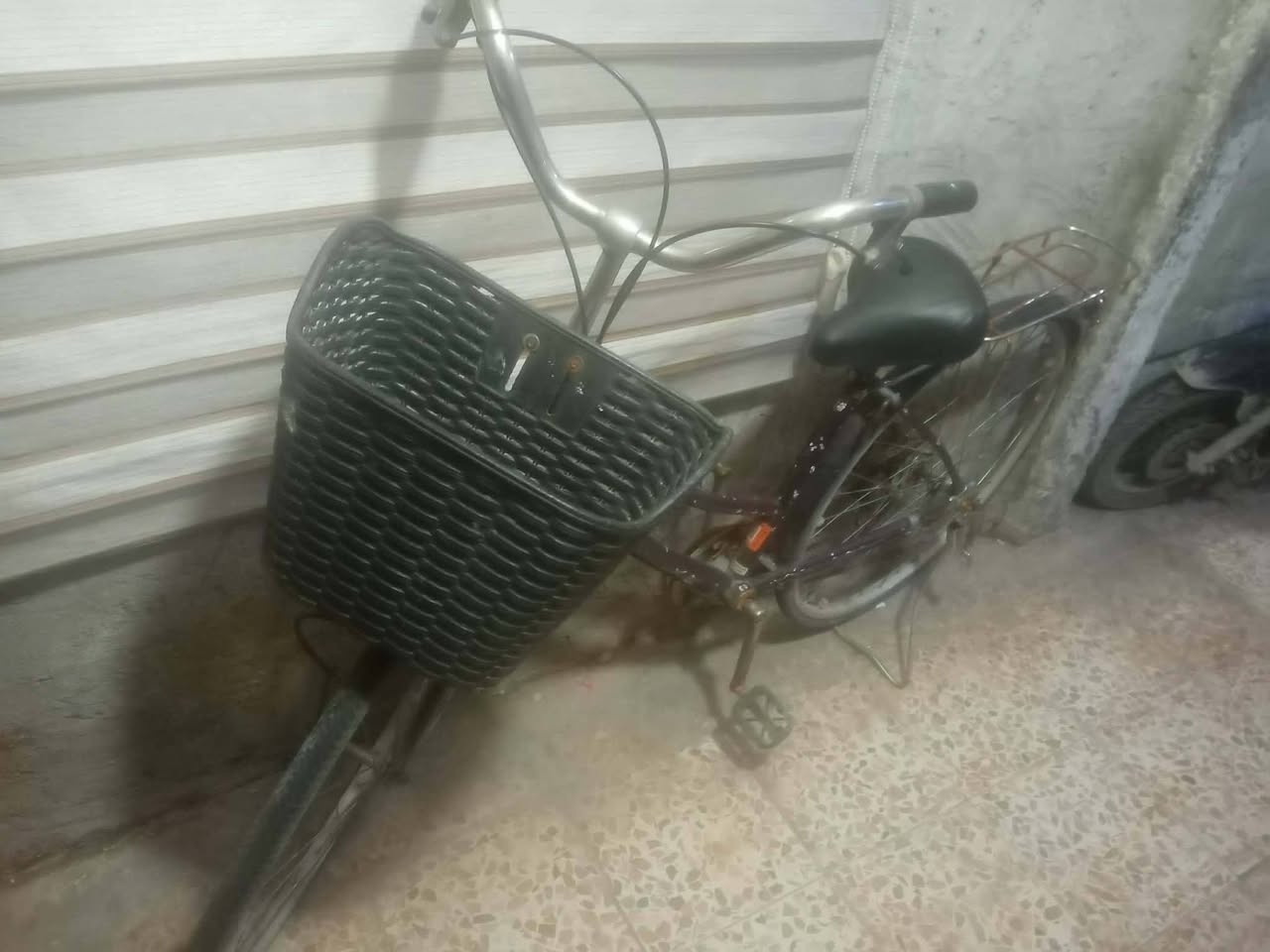 باسكل عبد الحليم للبيع حجم 27 السعر 50 بي مجال الموصل جانب الايمن الاتصال على الرقم ***********
