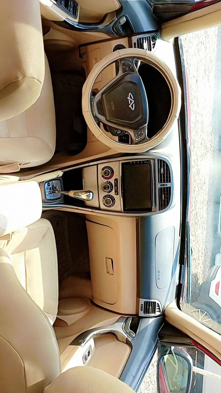 شيري تيگو
موديل 2013
كير كهربائي 
المكان بابل 
صبغ حزام+ ضربة بالباب الي خلف السائق 
سعر 45 وبيها مجال بسيط 
***********
