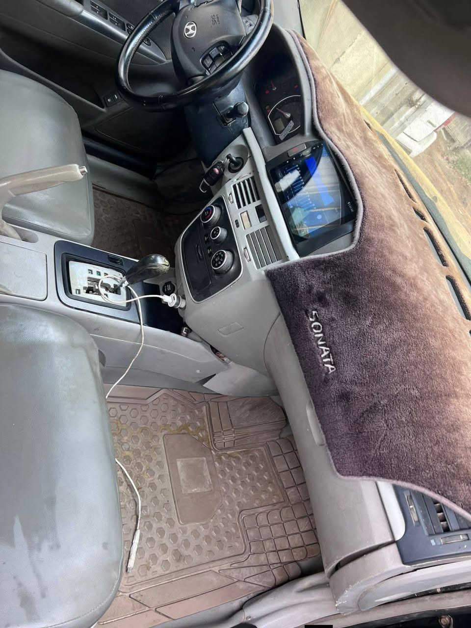 السلام عليكم شباب سوناته موديل 2007 سياره جاهزه صبغه جديده مكينه 2400 تخم تاير زنون شاشه رقم بغداد تحويل مباشر مكان السياره الديوانيه قضاء السدير السعر 68 وبيه مجال *********** بيه ضربه ب الباب الصدر وبيه شويه تصليح ب التكمه وماكو هيج سعر افيو  وكلش موجود ب المنشور لا تجي وتكلي كلشي موضح خاص مغلق اتصال فقط

