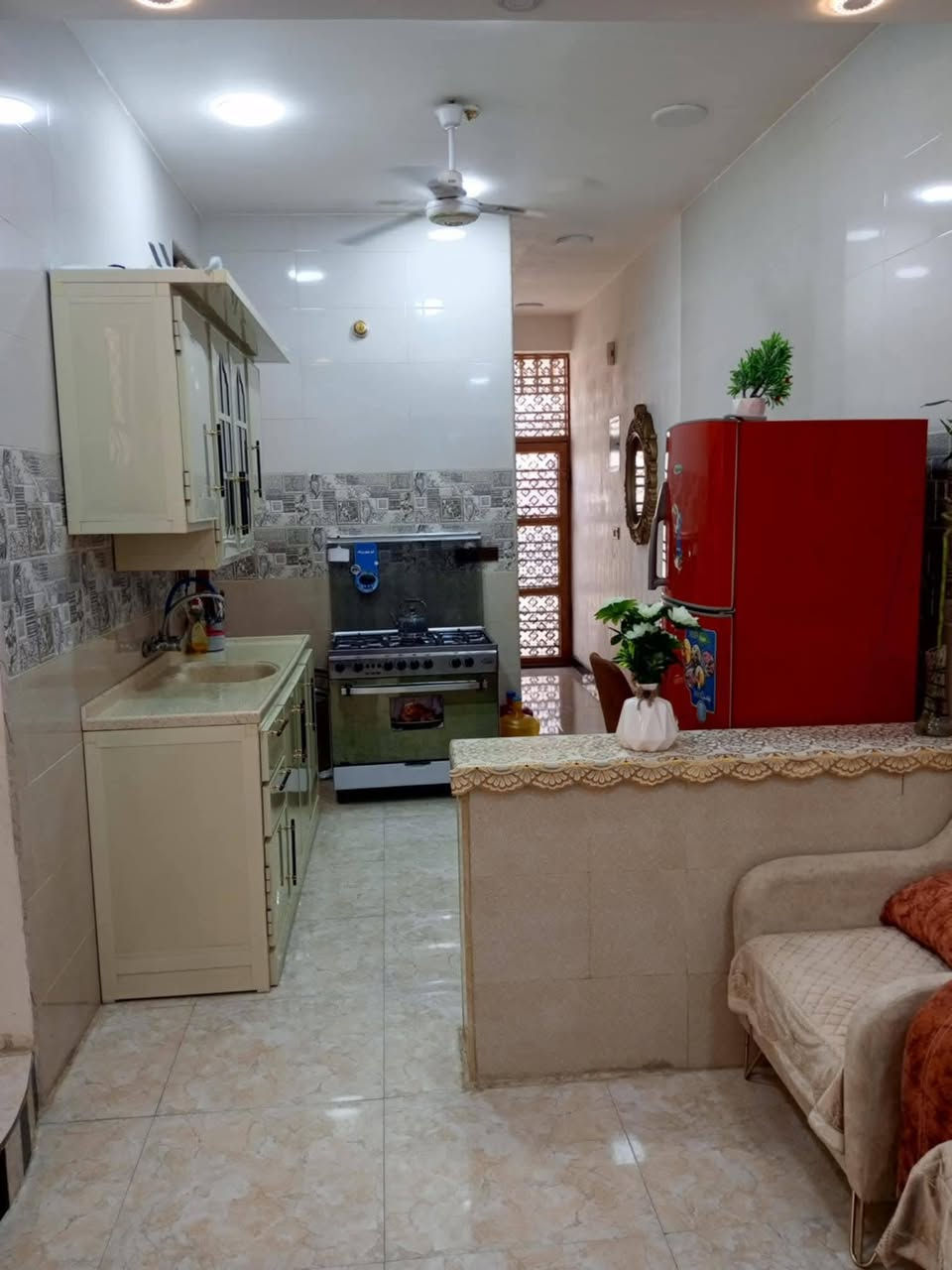 🚩مشتمل للبيع في الطشاش شارع القاظي ( توزيع البلديه) بناء حديث 2022 يباع نقد
🎗️يتكون الطابق الاولى
غرفة نوم+هول+مطبخ  +استقبال+صحيات خارجيه وداخليه 

🎗️يتكون الطابق الثاني
 صحيات وبيتونه 

🔸شارع /12 م
🔸 خدمات/ ماء وكهرباء 
🔸المساحه/100م 
🔸الواجه /5 م
🔸النزال/ 20 م 
🔸الموقع مميز / قرب شارع القاضي 
🔸السعر /130 

📲 للاستفسار الاتصال ***********
