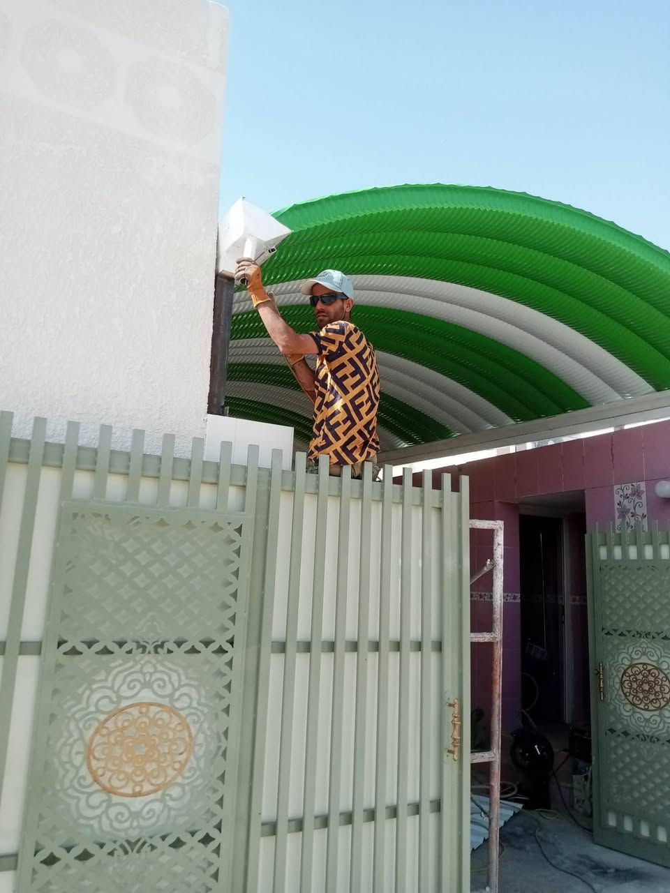 عمل حداده وصبغ
مكان حي الجهاد قرب مركز شباب 
***********

