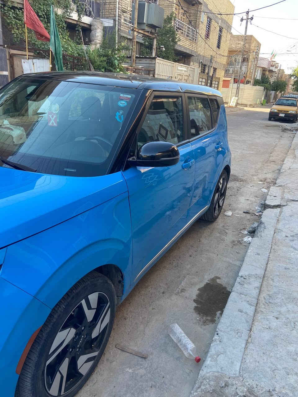 السلام عليكم عندي كيا صول
* فول 1/1 جي تي لاين 
* حادث خفيف بدون ايرباك وبدون دواخل  (باب باب سائق ) بجم كبس السياره ليبل واحد 
* السيارة جديده خير من اللّٰه رقم سليمانية رقم دولي بأسمي تحويل مباشر بأسم المشتري 

* محرك 2.0 لتر 4 سلندر دوش 
* ويل كب  رياضية 18 إنج
* شاشة معلومات وترفيه 10.25 إنج
نظام ملاحة
* كاميرا خلفية دوارة 
* تشغيل ذكي وعن بعد 
* أنظمة أمان مثل التحذير من الاصطدام ومراقبة المسار بريك اوتو ستوب ورادارات 360 درجة 
* كشنات جلد و مخمل
* شحن واير ليس
* قيادة ذاتيه ⁠
📍 الموقع بغداد 
الاستفسار بخصوص السعر التفاصيل الاتصال 
***********
