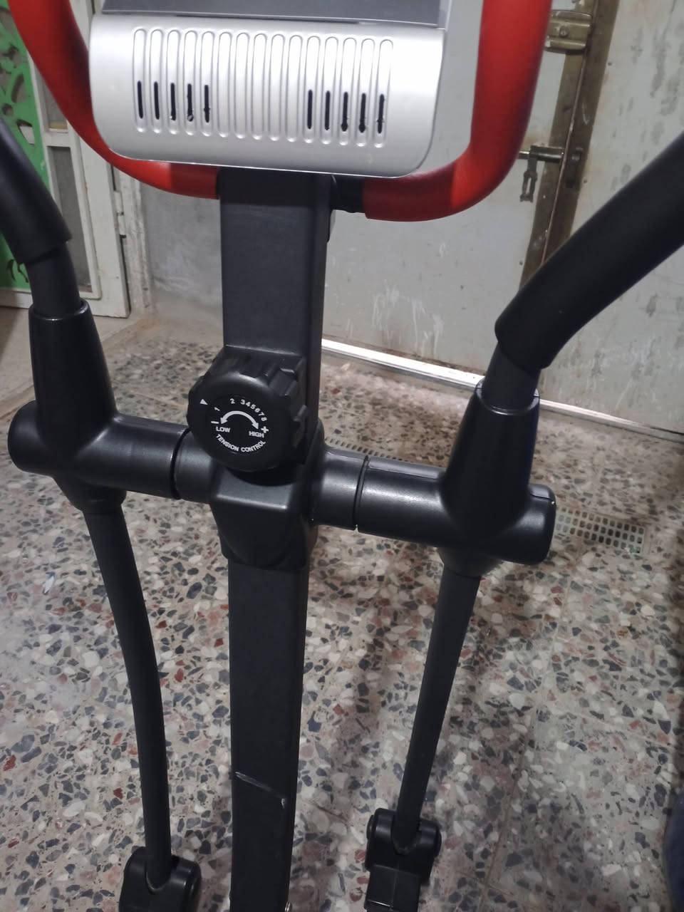 جهاز رياضة نضافة 90//100 كلة شغال سعره 150 الف هاذه رقمي بي ويتساب ***********
