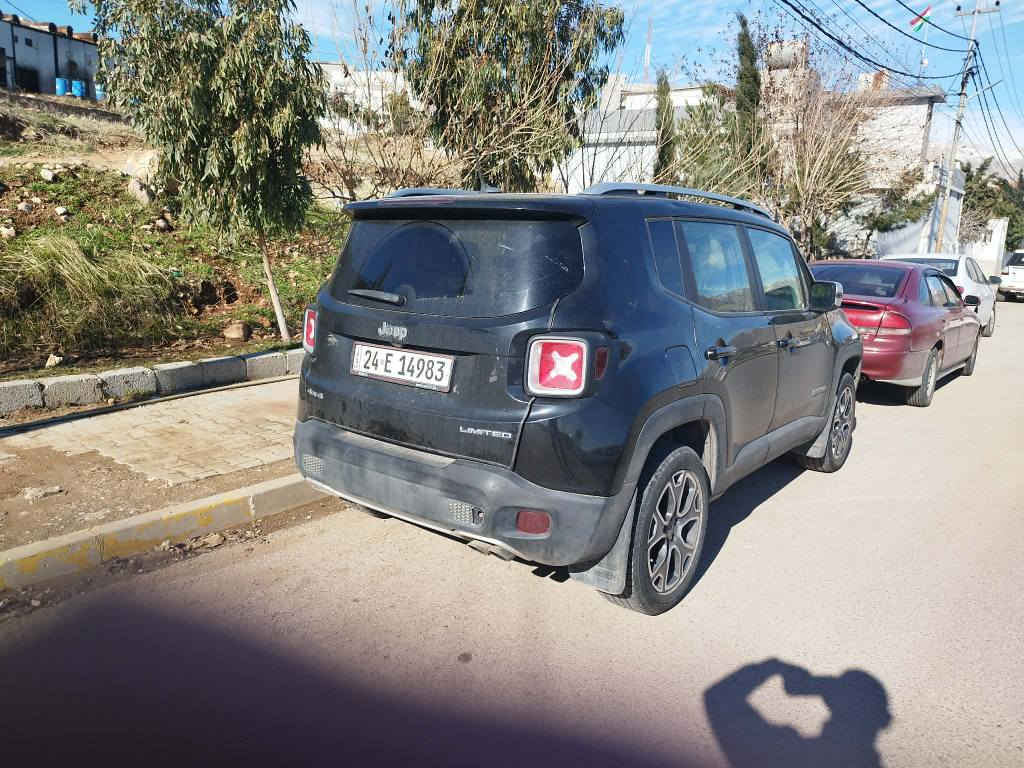 جيب رينكيد 4&4
لون : اسود
موديل : 2017
محرك :24 مرغوب
ماشيه : فقط 81 كيلو متر 
فول موصفات بس بدون سلايت
شاشه و كاميره 
أبواب امامي بصمه صندوق بصمه 
دبل اكسل بريك بصمه
كوشن جلد و كهربايي و هيتر و سوكان هيتر 
تحديد السرعه فول تحكم استرن سياره على وضع الشريكة سياره  بجم امامي و خلفي كبس ارباكات برده طاك بنسبة صبغ بس باب سايق و دنكات امامي بدون دواخل شرط و شويه مكانات صبغ
سعر بلاش 95 و مجال
گێڕ و محرك و دبل اكسل شرط
عنوان :عقره
موبايل :*********** اكر, نينوى
