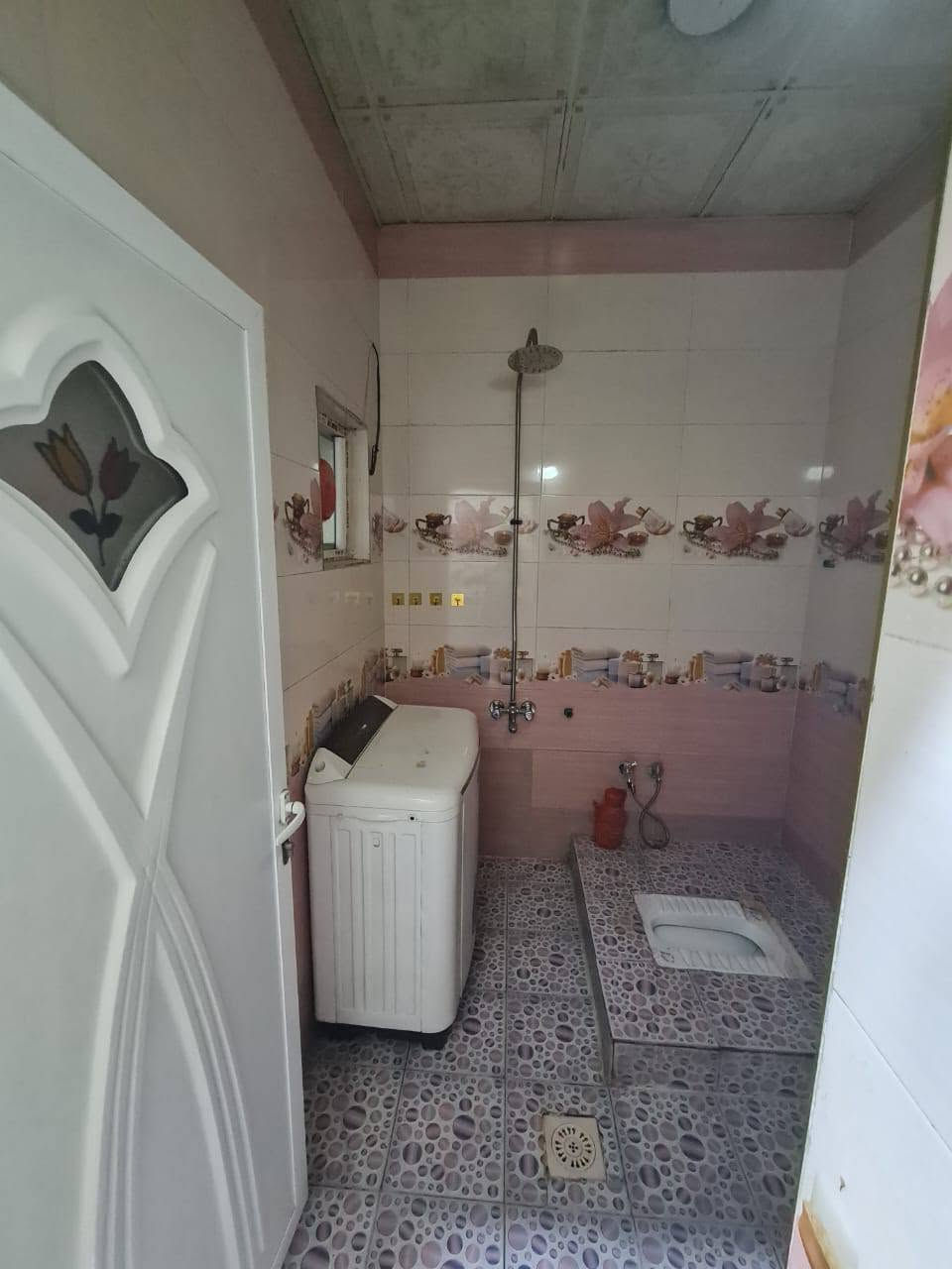 السلام عليكم
بدون دلاليه 
عقار  ارضيه حديثه معزوله 
مدخلين مدخل للمطبخ و مدخل للاستقبال 
٨٥ متر
غرفه  صاله
الخدمات والمطبخ سيراميك 
مناور عدد ٢
غساله 
مراوح
تانكي 
ماطور 
خط مولد 
موقع ممتاز و خط كيات من بابها 
بالدوره
خاص او واتس
***********
