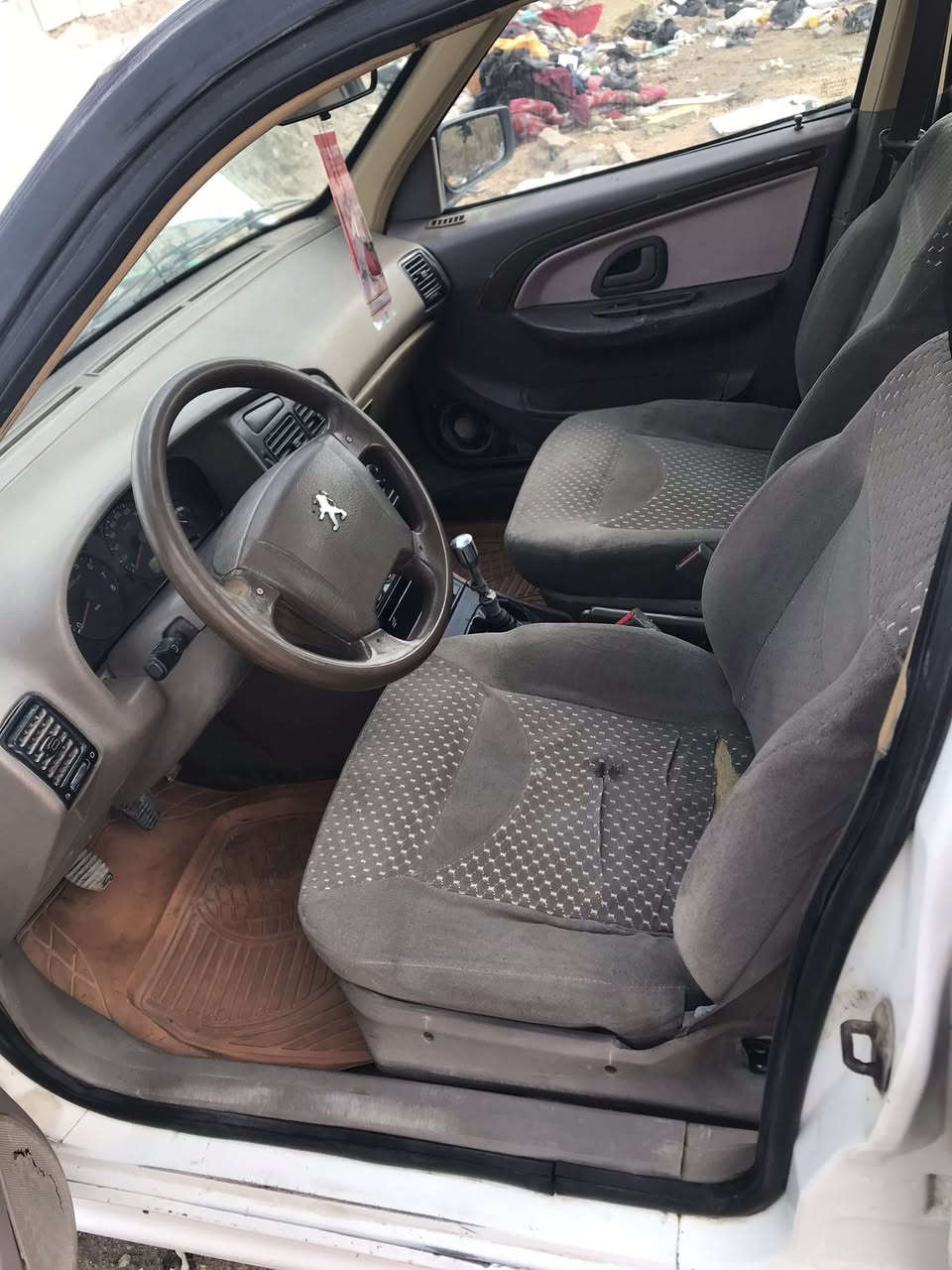 سلام عليكم بيجو 405 موديل 2014 للبيع مكينه كير حداديه كهربائيات شغاله حداديه تبريد ثلج رقم بصره السعر ب 30 وبيهه مجال بصره كرمه علي ***********
