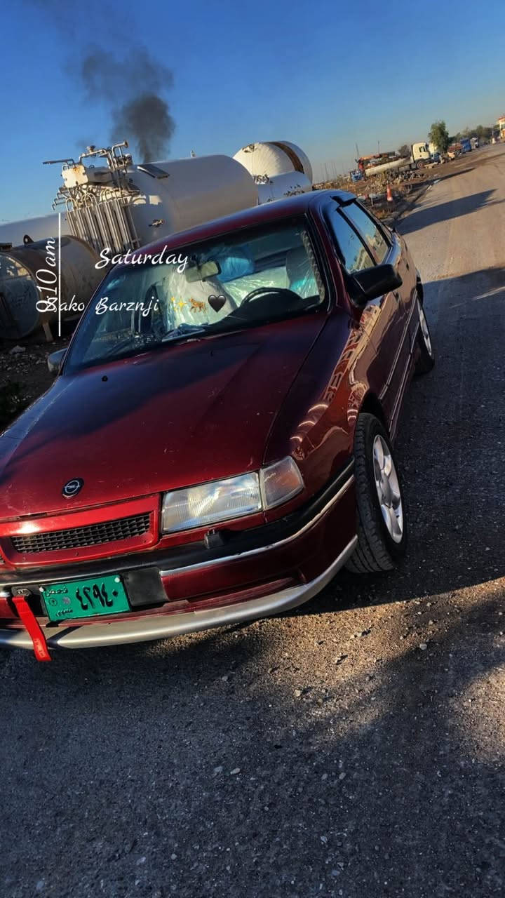 ئۆپل ڤیکترا مۆدێل 1991
تازە مەکینەی تەحمیل کراوە سەیارەکە مەزبوتە
غاز و بەنزینە
ئارم پلاستیکە سەنەوی ئەسلیە
چوار تایە و ویلی خاوئنی لەژێرە تازە تایەکان بەستراوە 
ژمارەی مۆبایل ***********
لەهەولێرم Singapore
