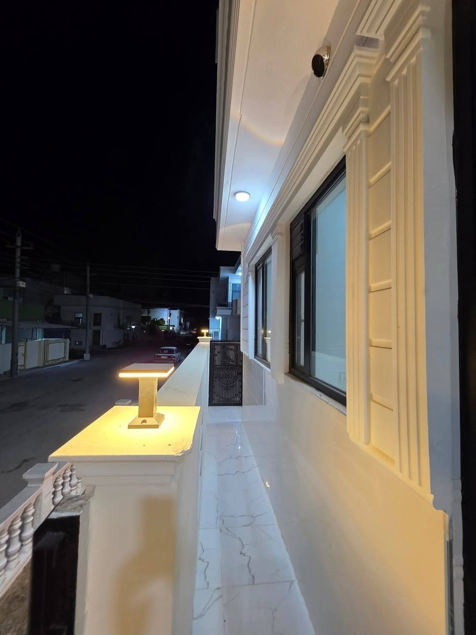 خانوبۆفرۆشتن گەرەکۍمامۆستایان نزیک قوتابخانەی هەلوێست ومزگەوت خێرخوازان رووکنی150مەتر10بە15دووقات و
 ژێرزەمین/تاپۆ/روی خۆر بەیانی فول مواسەفات/دکتی موبەریدە/سقف مەغربی/سستەم کامێرا/سستەم غازونەوت/روۍپێشەوەۍئەسترۆپۆڵ/تێبینی ↙مالی تێنەچوە
بۆزانینی نرخ پەیوەندی بکەن***********
